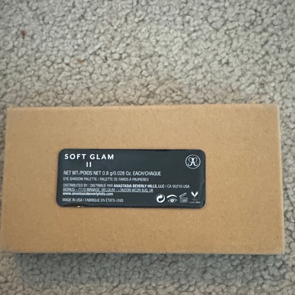 Anastasia Beverly Hills Soft Glam II Palette in Tan - Picture 2 of 3